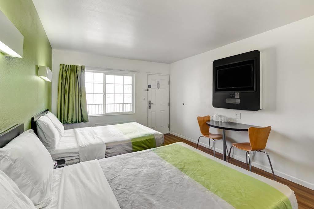 Motel 6-Visalia, Ca Eksteriør billede